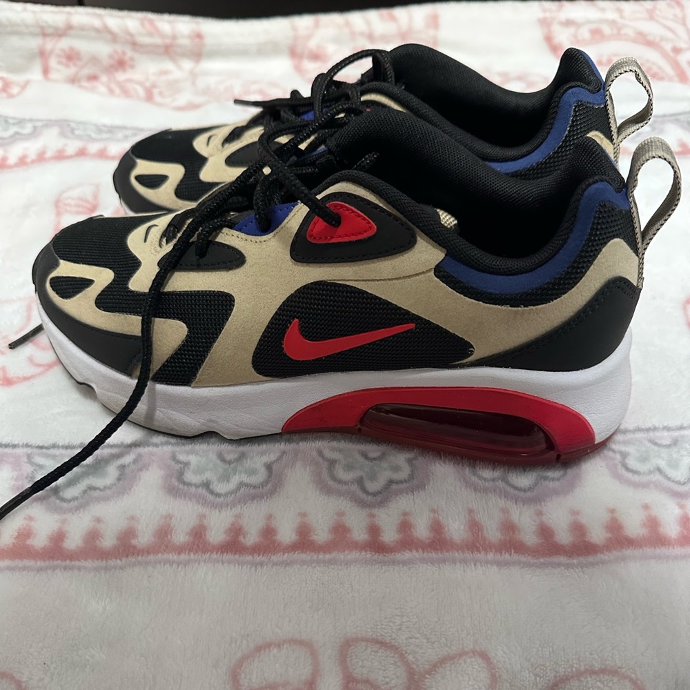 Nike Air Max 200
Team Gold University Red Black size 6y or 7.5 woman’s